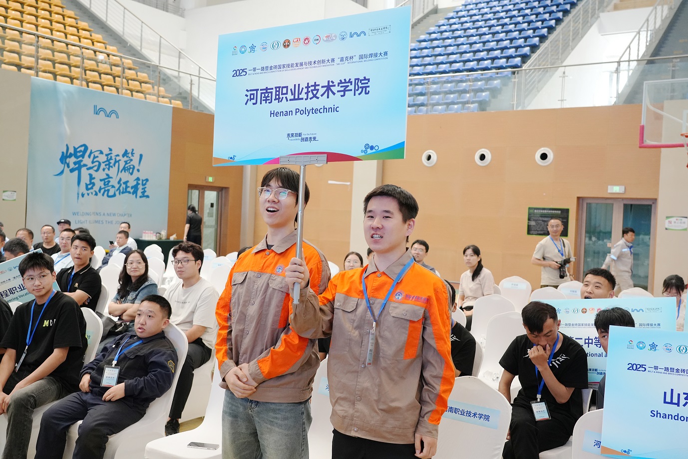 参赛学生 拷贝.jpg